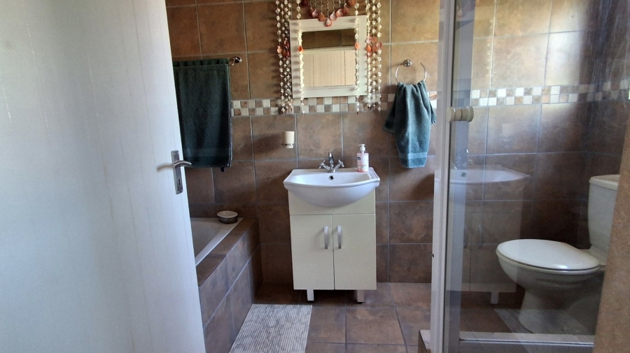 6 Bedroom Property for Sale in Stilbaai Wes Western Cape